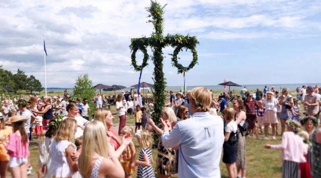 MIDSOMMARFIRANDE